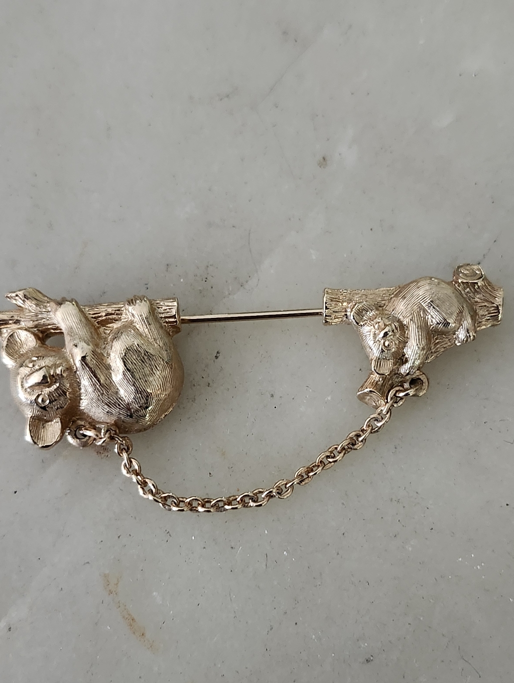 Vtg Avon "Mothers Love" Gold Tone Koala Mama Bear & Cub Stick Pin